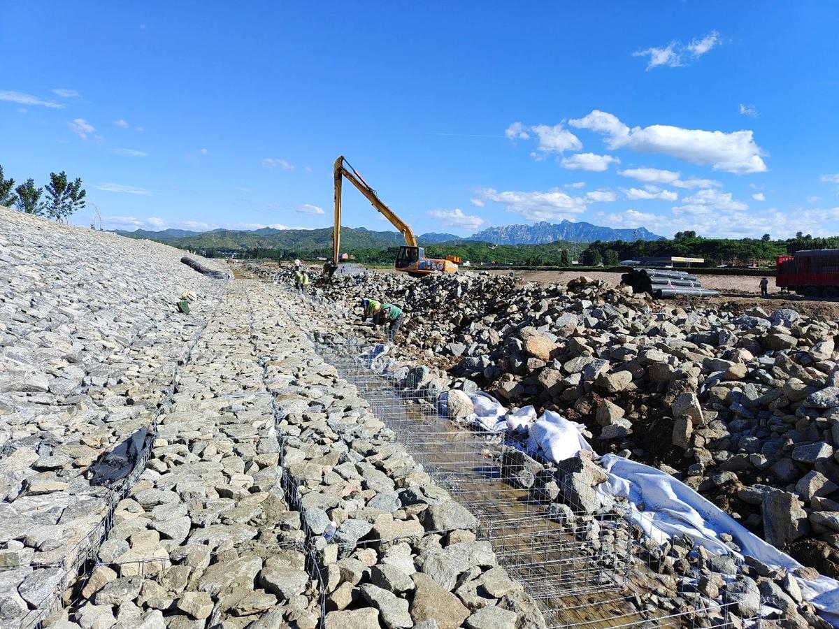 Gabion mesh production in factory with quality control inspection